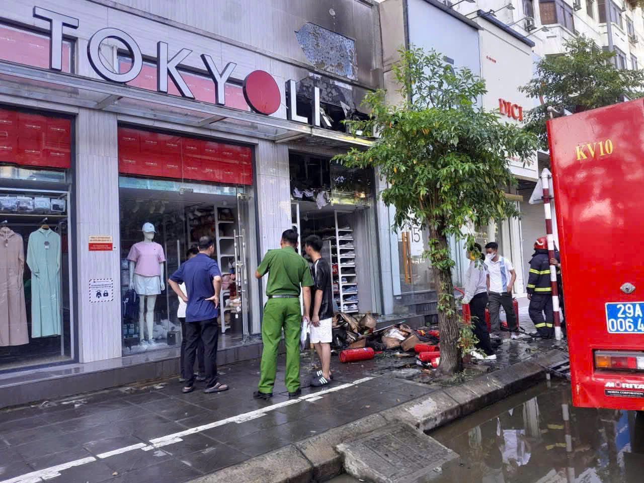 Vụ cháy xảy ra tại cửa hàng trên phố Phạm Ngọc Thạch Vụ cháy ở kiot B7 Kim Liên